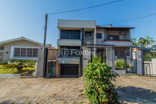 Foto 1 do(a) Casa de 3 quartos à venda em Vila Assunção, Porto Alegre