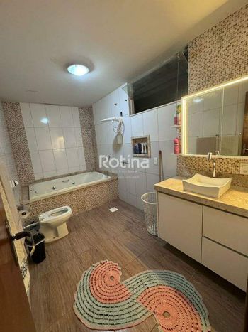 Foto 16 do(a) Casa de 3 quartos à venda em São Jorge, Uberlândia