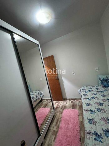 Foto 10 do(a) Casa de 3 quartos à venda em São Jorge, Uberlândia