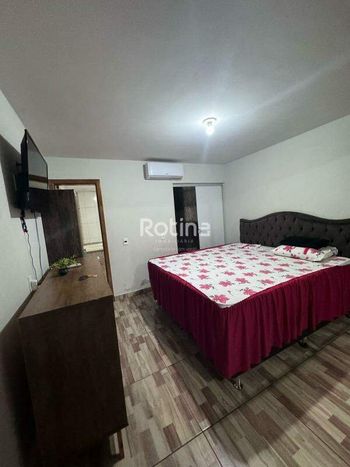 Foto 8 do(a) Casa de 3 quartos à venda em São Jorge, Uberlândia