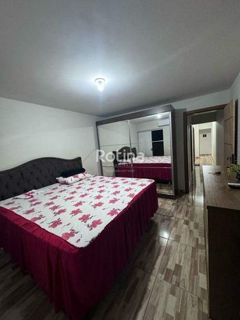 Foto 13 do(a) Casa de 3 quartos à venda em São Jorge, Uberlândia