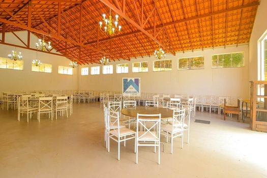 Foto 4 do(a) Fazenda / Sítio / Chácara de 6 quartos à venda em Vila Vitória, Mogi das Cruzes