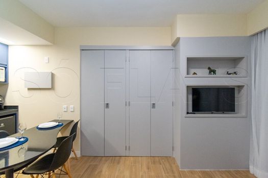 Foto 4 do(a) Flat de 1 quartos à venda em Moema, São Paulo