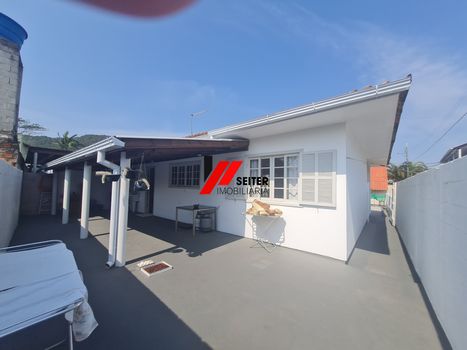 Foto 15 do(a) Casa de 3 quartos à venda em Barra da Lagoa, Florianópolis