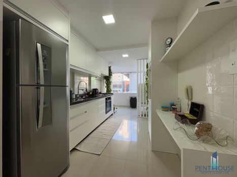 Foto 3 do(a) Apartamento de 3 quartos à venda em Centro, Balneário Camboriú