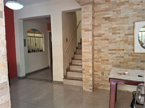 Foto 3 do(a) Casa de 3 quartos à venda em Jardim Alvorada, Belo Horizonte