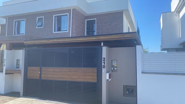 Foto 1 do(a) Casa de 3 quartos à venda em Ribeirão da Ilha, Florianópolis