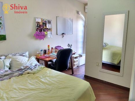 Foto 8 do(a) Casa de 4 quartos à venda em Vila Santana, São Paulo