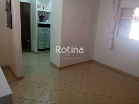 Foto 3 do(a) Casa de 3 quartos à venda em Novo Mundo, Uberlândia