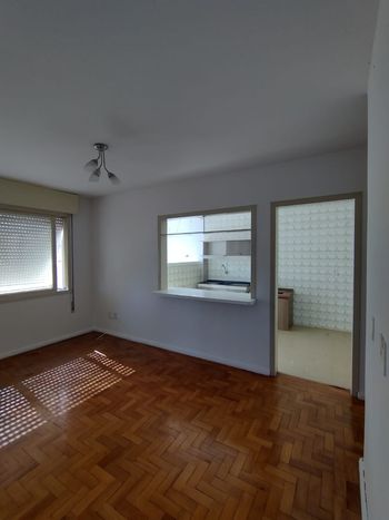 Foto 4 do(a) Apartamento de 2 quartos à venda em São Sebastião, Porto Alegre