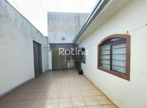 Foto 18 do(a) Casa de 6 quartos à venda em Bom Jesus, Uberlândia