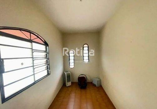 Foto 5 do(a) Casa de 6 quartos à venda em Bom Jesus, Uberlândia