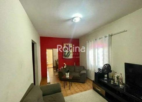 Foto 2 do(a) Casa de 6 quartos à venda em Bom Jesus, Uberlândia