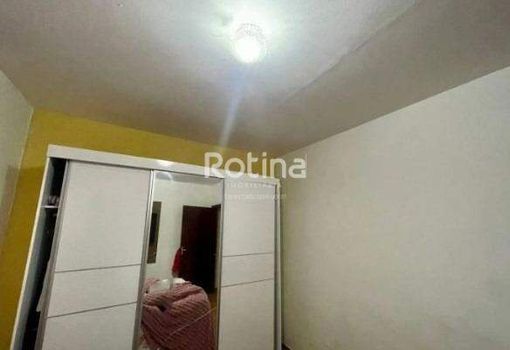 Foto 13 do(a) Casa de 6 quartos à venda em Bom Jesus, Uberlândia