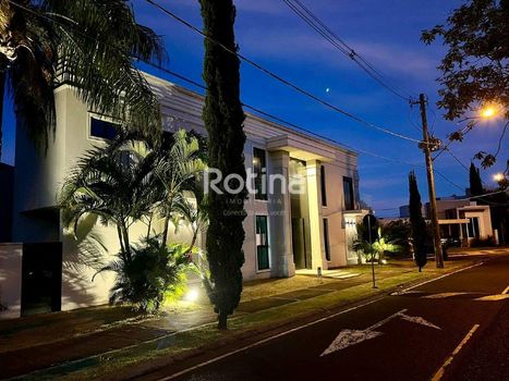 Foto 27 do(a) Casa em Condomínio de 4 quartos à venda em Aclimação, Uberlândia