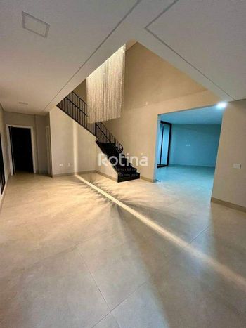 Foto 3 do(a) Casa em Condomínio de 4 quartos à venda em Aclimação, Uberlândia