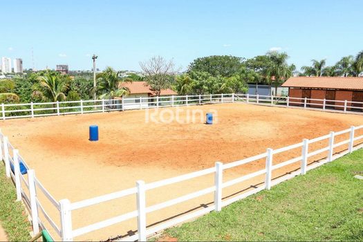 Foto 44 do(a) Casa em Condomínio de 4 quartos à venda em Aclimação, Uberlândia