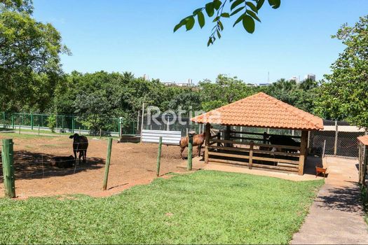 Foto 36 do(a) Casa em Condomínio de 4 quartos à venda em Aclimação, Uberlândia