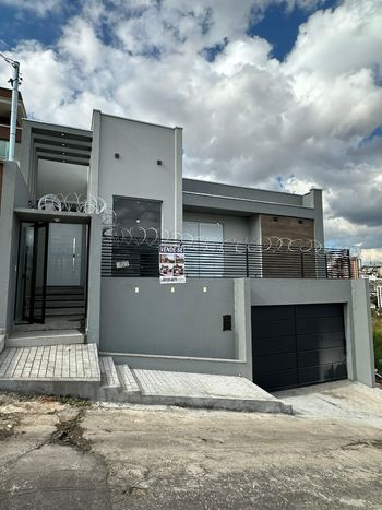 Foto 1 do(a) Casa de 3 quartos à venda em Parque São José, Varginha