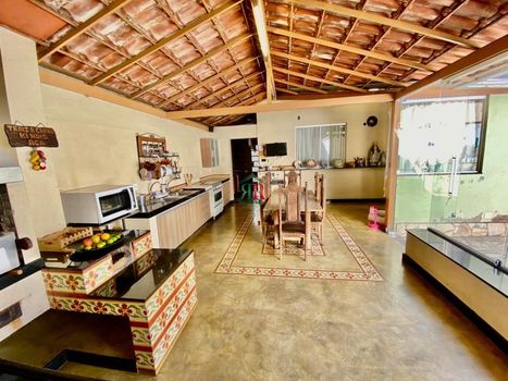 Foto 4 do(a) Casa de 5 quartos à venda em Santa Terezinha, Belo Horizonte