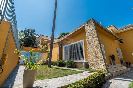Foto 2 do(a) Casa de 5 quartos à venda em Jardim Guanabara, Rio de Janeiro