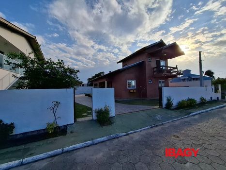 Foto 21 do(a) Casa de 3 quartos para alugar em Barra da Lagoa, Florianópolis
