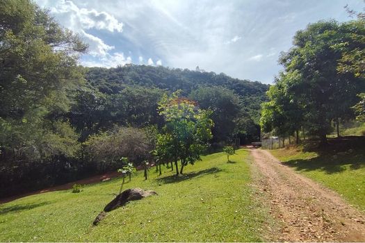 Foto 6 do(a) Fazenda / Sítio / Chácara de 6 quartos à venda em Ponte Nova, Itapira