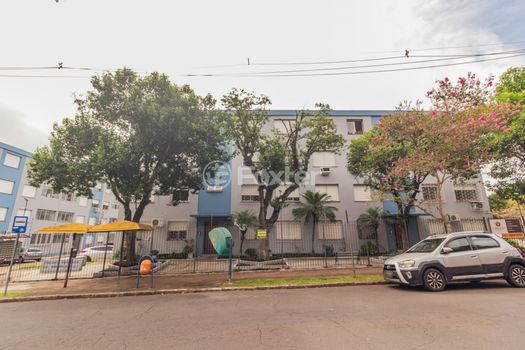Foto 23 do(a) Apartamento de 2 quartos à venda em Santo Antônio, Porto Alegre