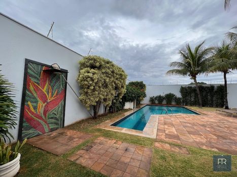 Foto 2 do(a) Casa de 4 quartos à venda em Morada da Colina, Uberlândia