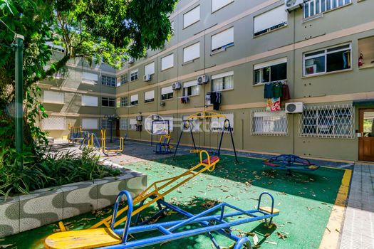 Foto 27 do(a) Apartamento de 1 quartos à venda em Santo Antônio, Porto Alegre