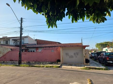 Foto 1 do(a) Casa de 3 quartos à venda em Parque Manibura, Fortaleza