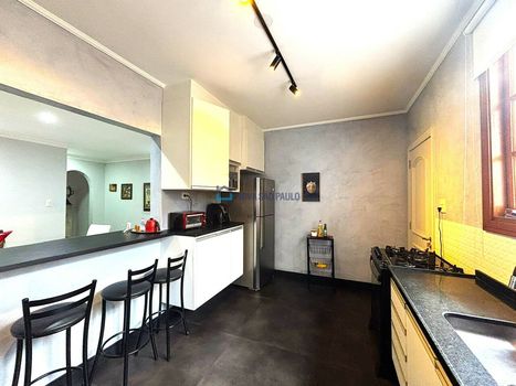 Foto 8 do(a) Casa de 3 quartos à venda em Jardim Petrópolis, São Paulo