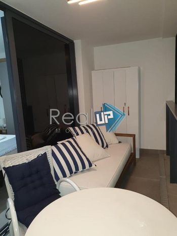 Foto 2 do(a) Flat de 2 quartos à venda em Copacabana, Rio de Janeiro