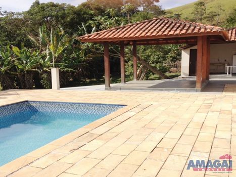 Foto 3 do(a) Fazenda / Sítio / Chácara de 3 quartos à venda em null, Jambeiro