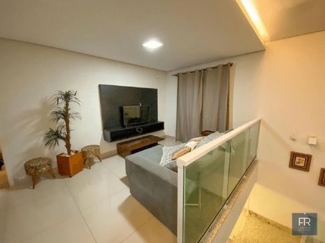 Foto 7 do(a) Casa de 4 quartos à venda em Jardim Karaíba, Uberlândia