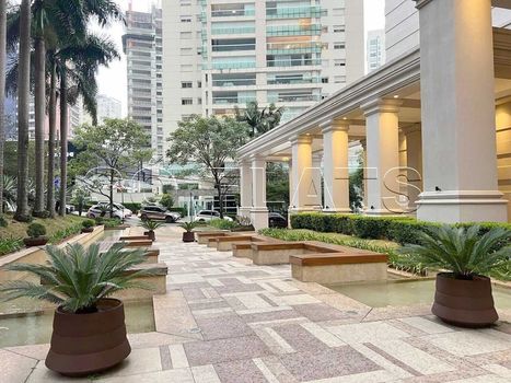 Foto 17 do(a) Flat de 1 quartos à venda em Vila Nova Conceição, São Paulo